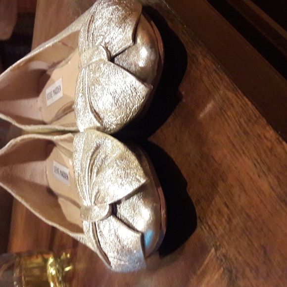 Steve Madden Shoes - Steve Madden Coraline Gold Bow Flats 7.5